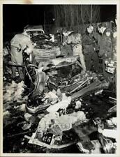 Press Photo Police Inspect Ernest Poole's Burned Car, Springfield - sra19446 picture