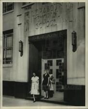 Press Photo Students in Front of L. E. Rabouin Vocational School - noc17060 picture