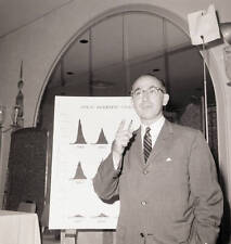 New York Dr Jonas Salk discoverer polio vaccine speaks a press- 1961 Old Photo 1 picture