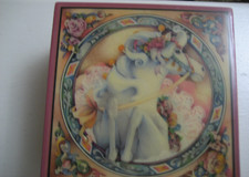 ENESCO 1986 MUSIC BOX W/HORSE DESIGN - PLAYS "MEMORY FROM CATS" - GD USED COND picture