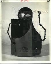 1985 Press Photo H. J. Bott's "Robott", Work of Art in Electronic Visions II picture