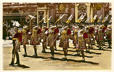 Vintage Postcard Yeomen of the Guard London England LP 493 picture