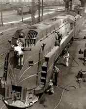 1930s Train Maintenance Chicago & North Western Railway Picture Photo 8x10 picture