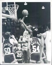 1983 Press Photo Loyola Ramblers Basketball Alfredrick The Great Hughes picture