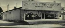 1986 Press Photo Mac's Archery Supply Inc. building, Saukville, Wisconsin picture