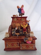 Music box "Bears on Cash Register". Mechanical collectible. Plays Memory. Moves picture