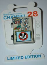 2018 Disney DLR Channel 28 Nephews Guide Hinged Pin 128819 LE 1000 picture